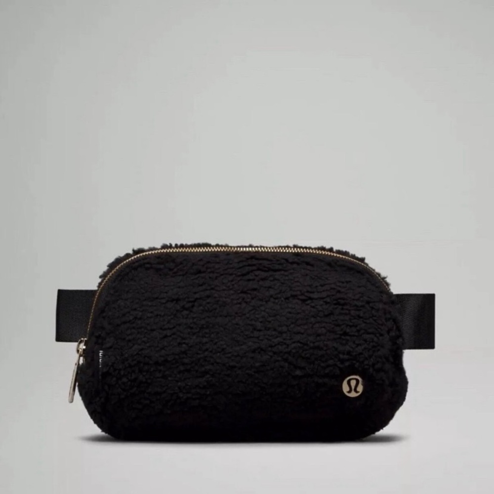 NWOT lululemon athletica Black Sherpa Belt Bag